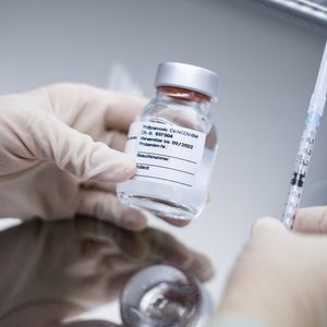 Après les mauvais résultats des essais cliniques, CureVac annonce encore un vaccin Covid de deuxième génération pour 2022.