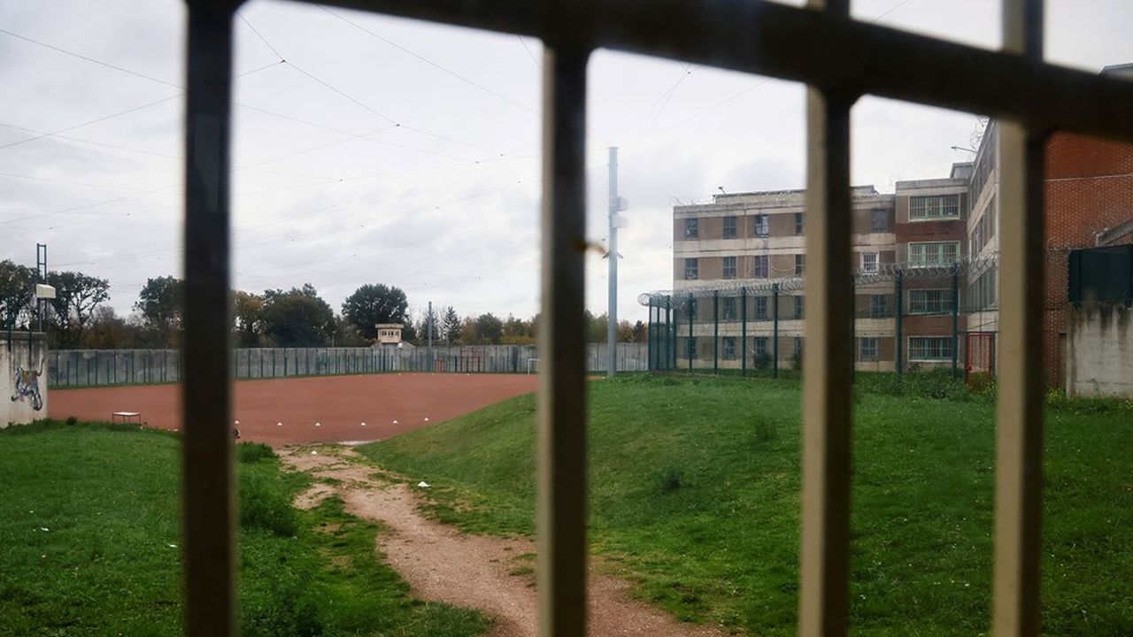 Mise en service en 1990, la prison d'Osny accueille 749 personnes dans 534 cellules.