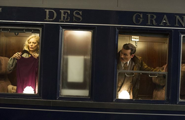 «Le Crime de l'Orient-Express», de Kenneth Branagh (2017), avec Johnny Depp et Michelle Pfeiffer. 