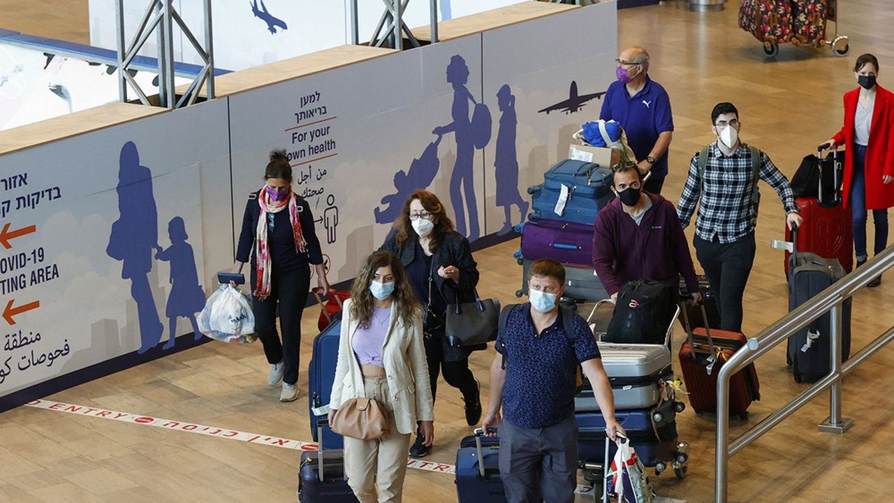 Arrivée de touristes à l'aéroport Ben Gourion après la réouverture partielle des frontières à 14 pays.