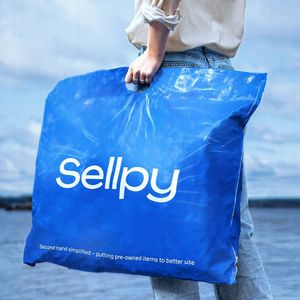Après avoir pris en 2015 une participation dans la start-up Sellpy, qui récupère des fripes et les met en vente en ligne, H&M vient d'en prendre le contrôle.