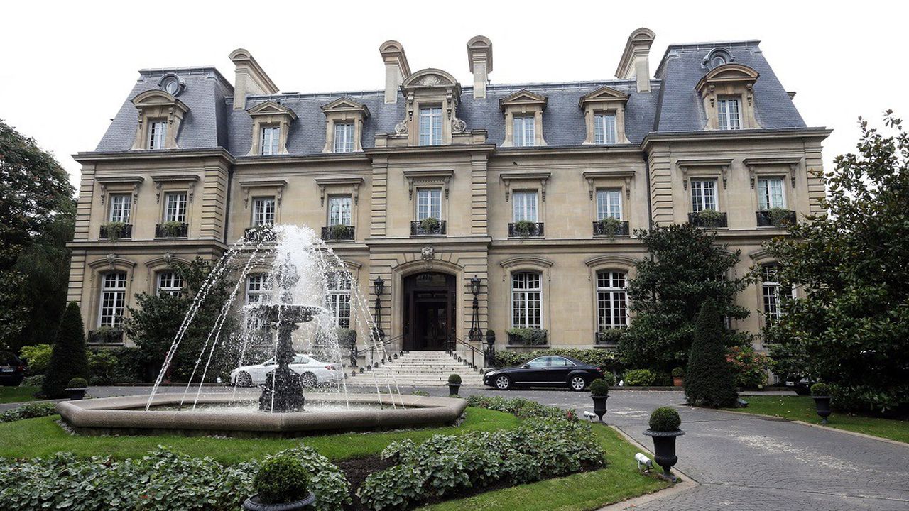 Olivier Bertrand possède déjà deux hôtels de luxe dans la capitale : le Saint James Paris, situé dans le très chic 16e, et le Relais Christine, situé Rive gauche.