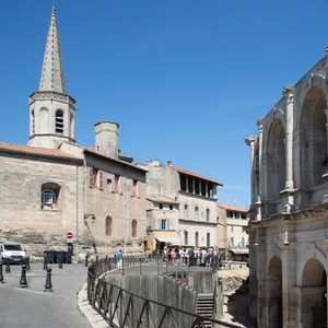 Les arènes d'Arles et la ville antique ne constituent plus l'unique motif de visites des touristes, l'offre culturelle devient un pôle d'attraction croissant.