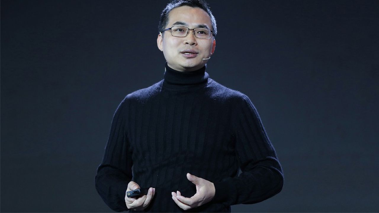 Envision, fondé _en 2007_ et dirigé par Lei Zhang, est d'abord un spécialiste des énergies renouvelables.