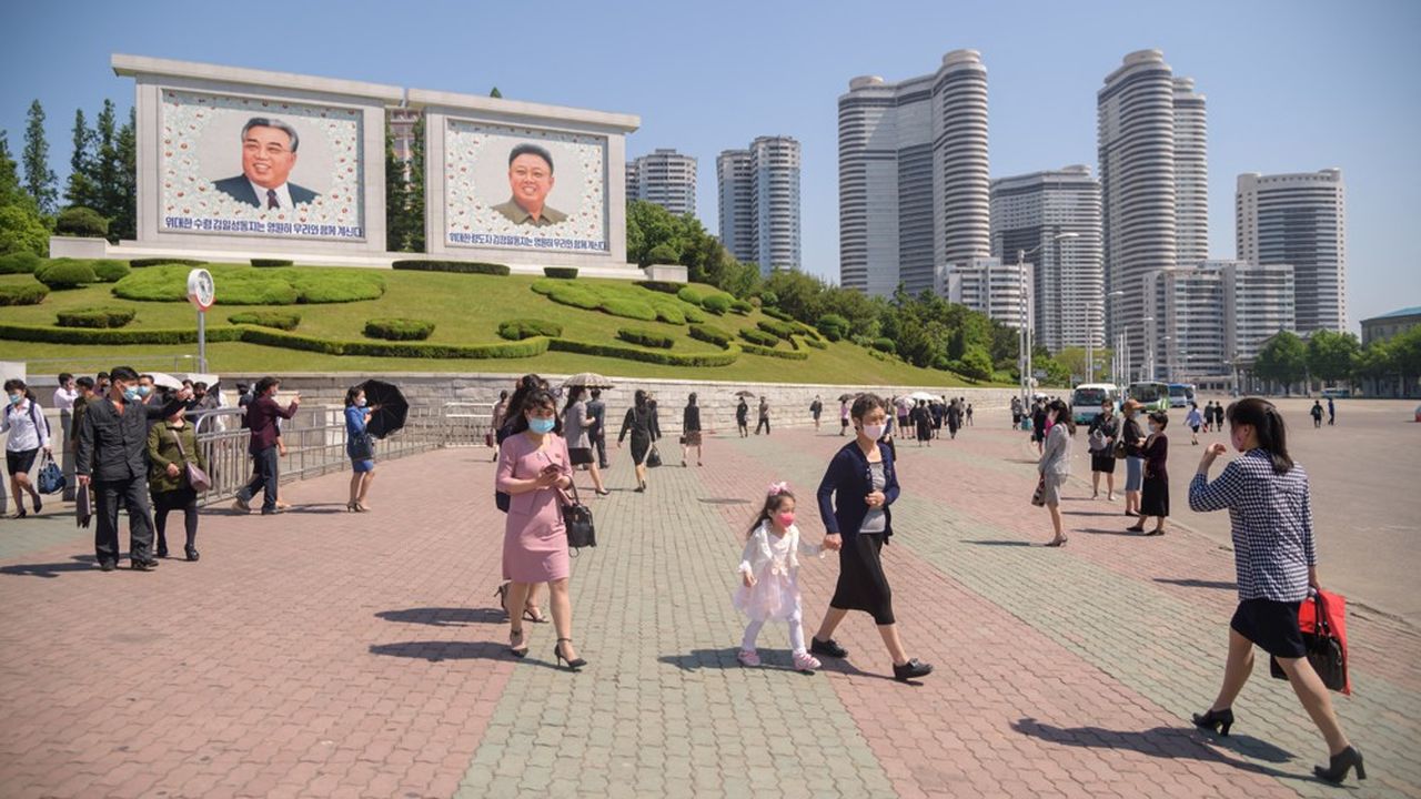 Derrière la carte postale et la propagande, l'économie nord-coréenne traverse une des plus graves crises économique et alimentaire de son histoire.