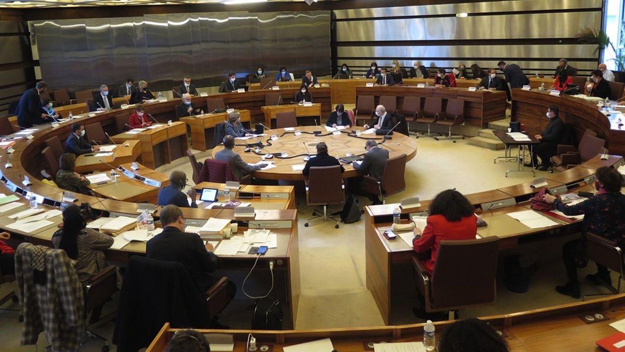 Le conseil départemental du Val-de-Marne sera désormais présidé par la droite