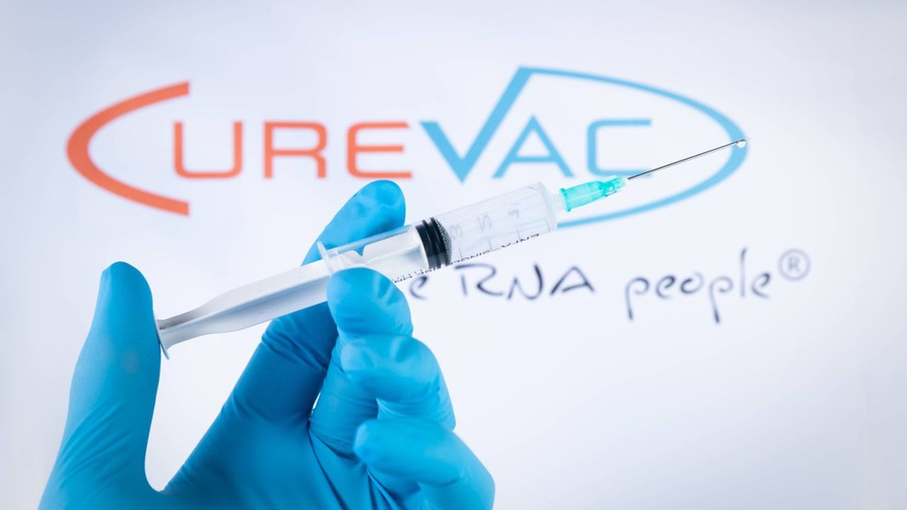 Les vaccins BioNTech/Pfizer et Moderna, également basés sur le principe de l'ARN messager, ont démontré une efficacité d'environ 95 %.