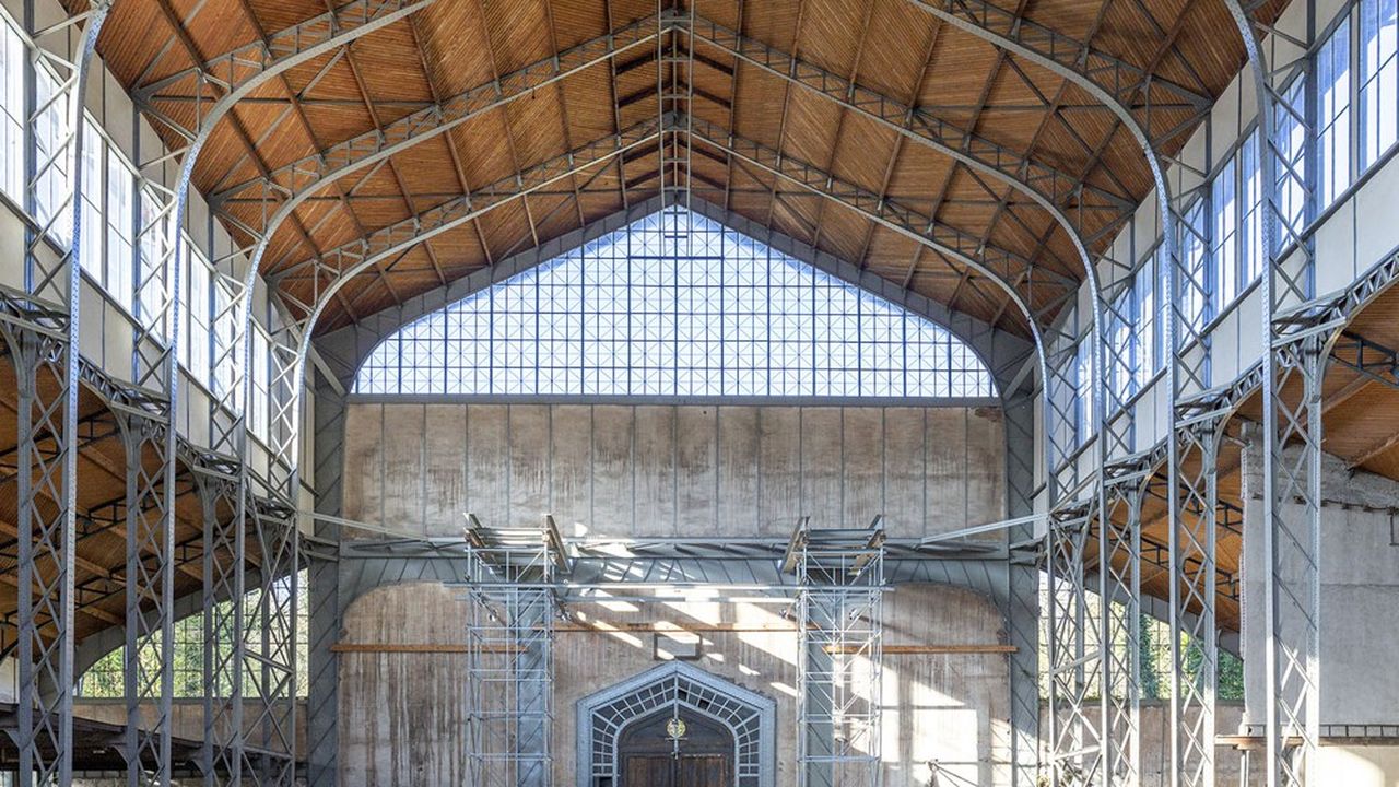 L'ancien hangar à dirigeables, fermé au public depuis une quarantaine d'années, devrait être transformé en centre culturel et rouvrir ses portes en septembre 2022.