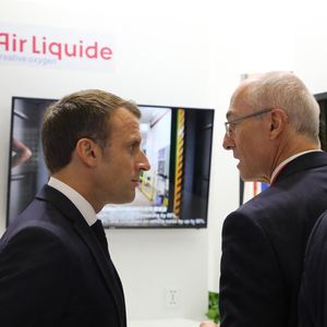 Favorable à la réforme des retraites, le président d'Air Liquide, Benoît Potier, est d'avis d'attendre avant sa mise en oeuvre.