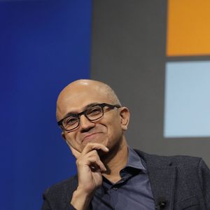 « Le monde a besoin d'une plateforme plus ouverte, d'une plateforme qui autorise les applis à devenir elles-mêmes des plateformes », a cinglé dans une vidéo Satya Nadella, le PDG de Microsoft.
