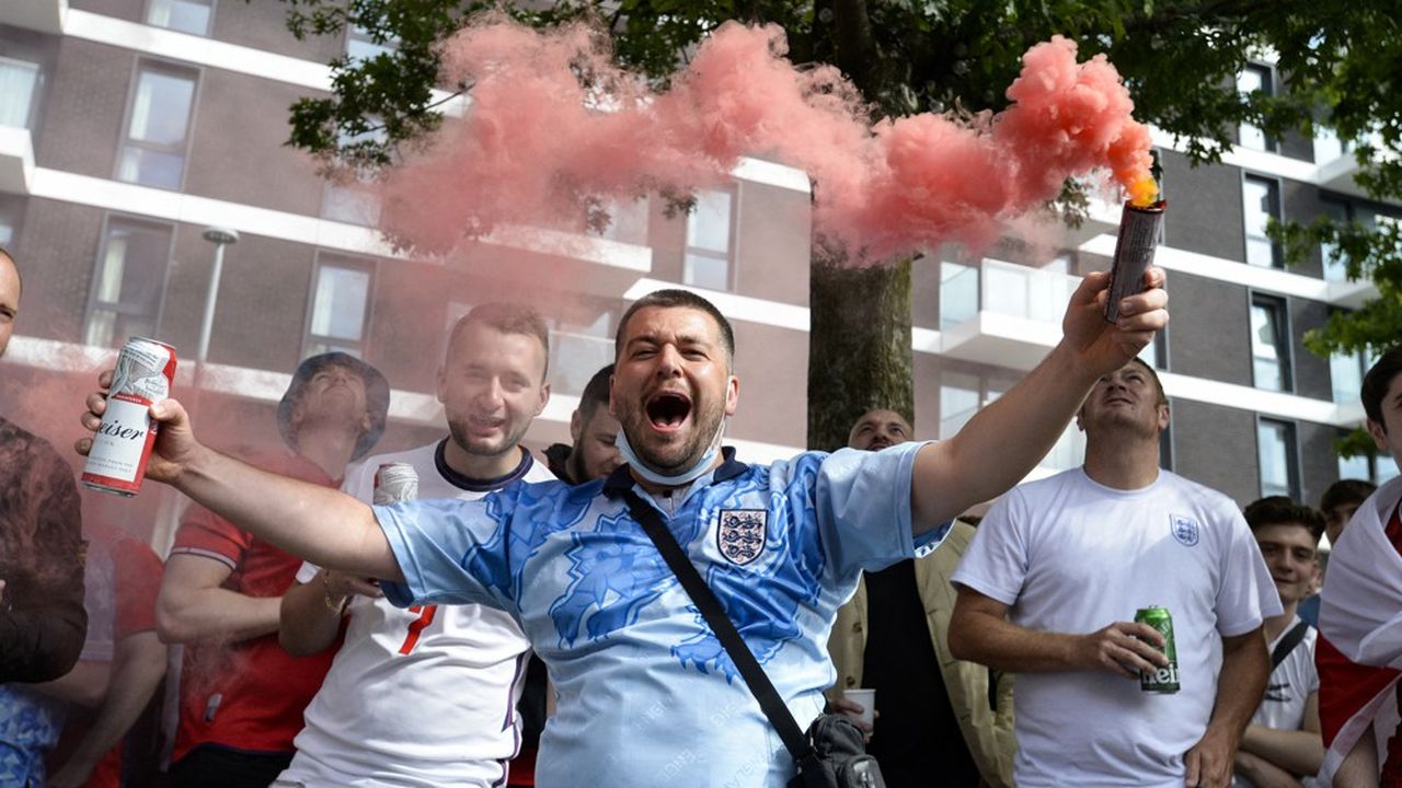 Les fans de l'équipe d'Angleterre étaient nombreux, mercredi devant le stade de Wembley à Londres, avant la demi-finale face au Danemark.