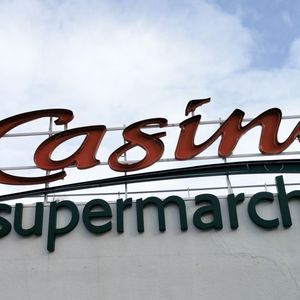 Le distributeur Casino finalise ses discussions avec BNP Paribas pour sortir du capital de sa banque Floa, fondée il y a vingt ans.