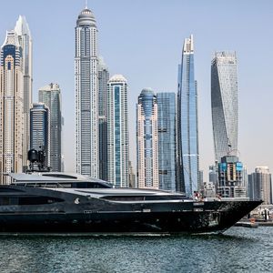 Dubai, comme tous les Emirats arabes unis, pratique une fiscalité bienveillante à l'égard des entreprises et des particuliers.