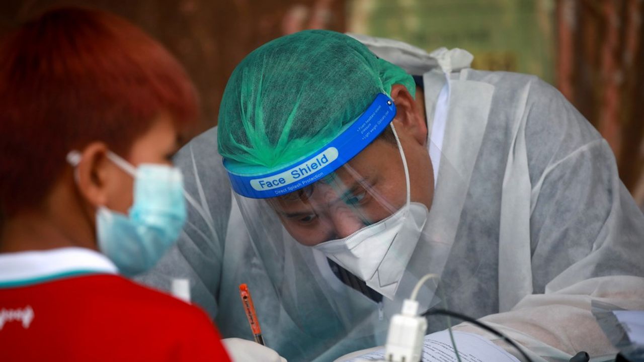 Le ministère de la Santé publique thaïlandais s'inquiète de la multiplication des cas d'infections graves au Covid-19 chez les personnels hospitaliers n'ayant reçu que les produits chinois.