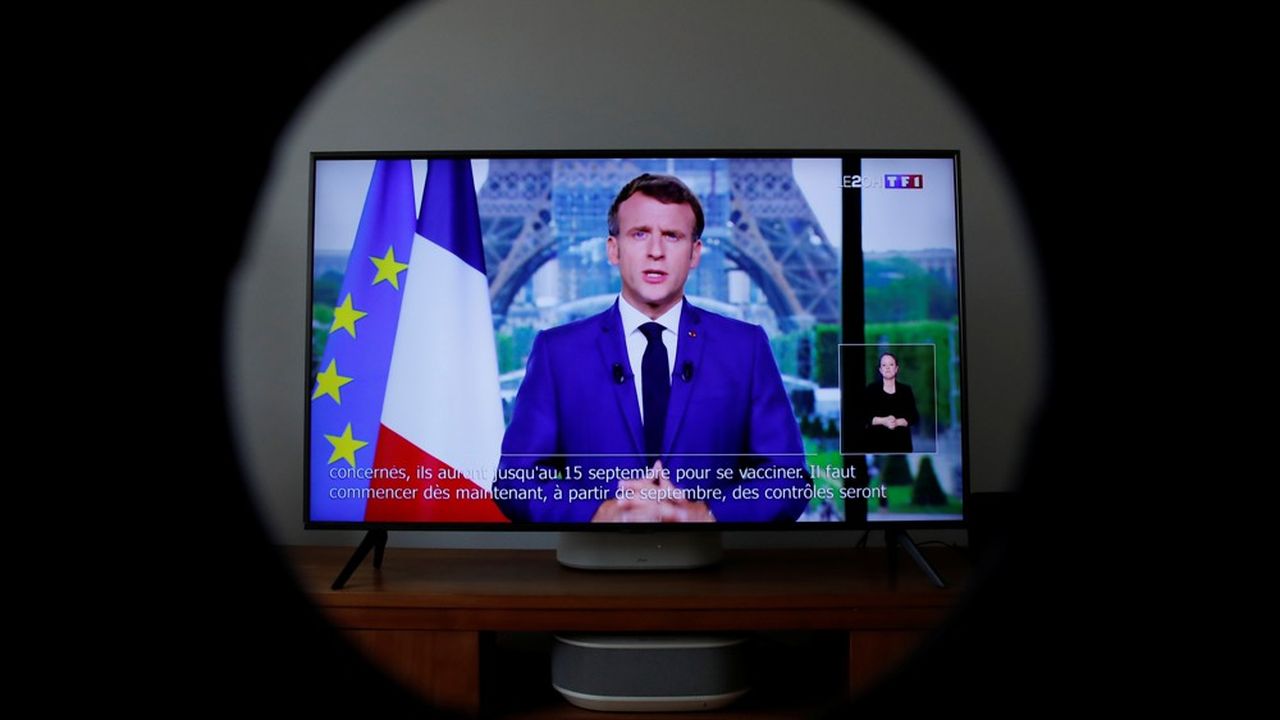 Après son allocution lundi soir à la télévision, Emmanuel Macron a rencontré les députés de la majorité et leur a demandé de faire du « porte-à-porte »