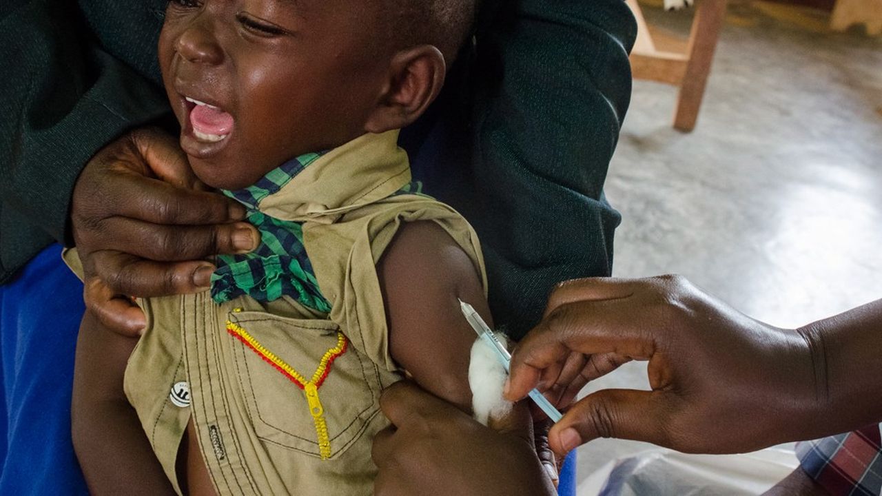 Dans le cas de la rougeole, une maladie extrêmement contagieuse nécessitant un taux de couverture vaccinale de 95 % pour être bien maîtrisée, seulement 71 % des enfants ont reçu la deuxième dose.