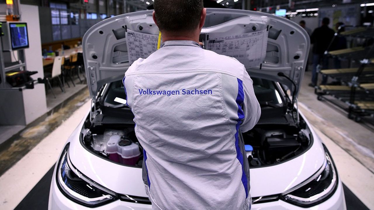Les constructeurs automobiles européens, comme ici Volkswagen, doivent faire face aux pénuries de composants. 