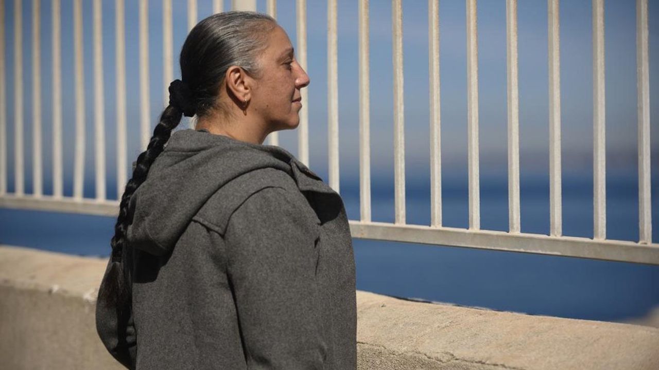 Halima Benhamed dans le rôle de la « Bonne Mère » de Marseille.