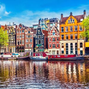 Aux Pays-Bas, les prix à l'achat sont supérieurs de 14,3 % à la tendance moyenne sur le long terme et de 15,3 % à la location, selon Oxford Economics.