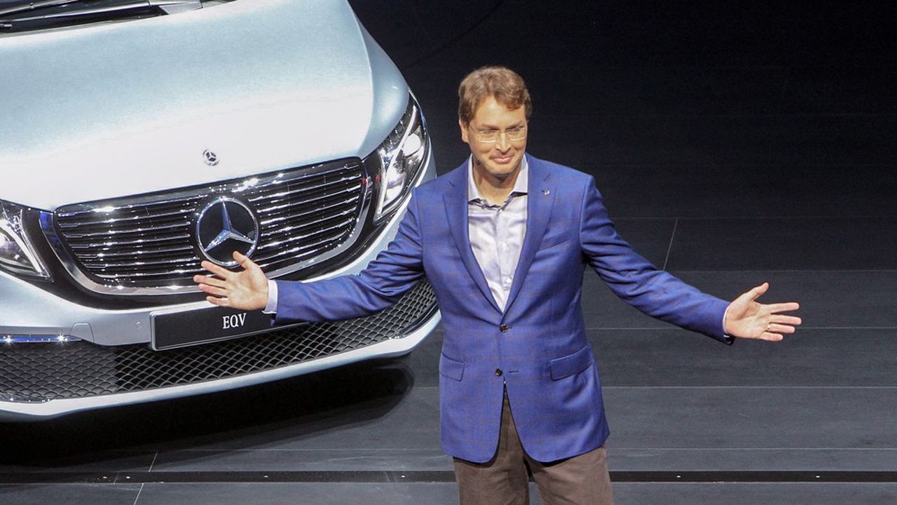 Le patron de Mercedes-Benz, Olla Kallenius, vise désormais un taux de 50 % de voitures électriques dans ses ventes en 2025.