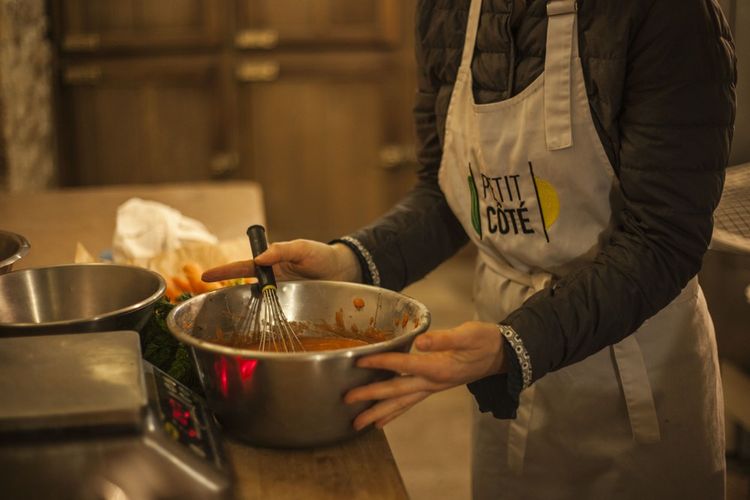 Avant d'externaliser la production, au début de l'année 2020, Capucine Epagneau cuisinait toute seule dans la cuisine de chez sa mère.