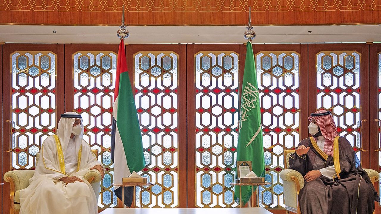 Le prince saoudien Mohammed ben Salmane (à droite) recevait le prince émirati Mohammed ben Zayed (à gauche) à Riyad, le 19 juillet 2021.