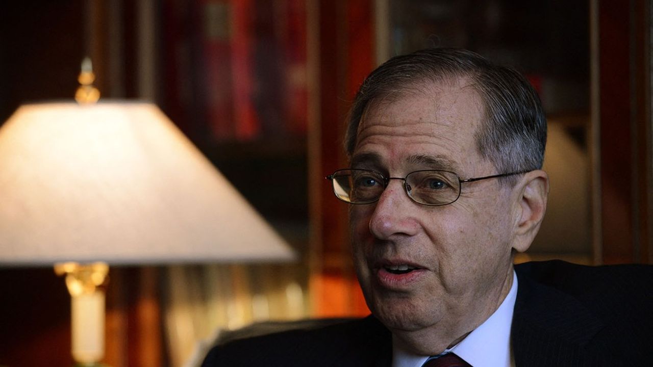 Mark Gitenstein a été, de 2009 à 2012, ambassadeur des Etats-Unis en Roumanie.