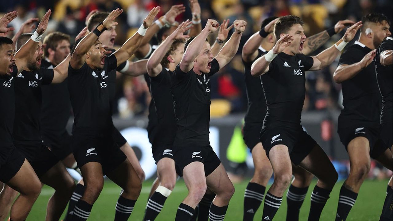 Dans le cadre du partenariat conclu avec la fédération néo-zélandaise de rugby, le logo d'Ineos apparaîtra à l'arrière du short des All Blacks.