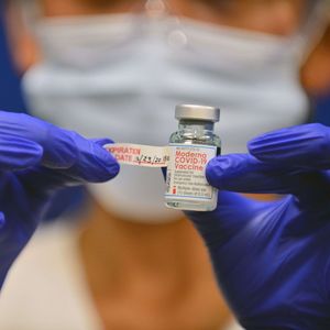 En mai, l'Union européenne a passé un nouveau contrat pour acheter jusqu'à 1,8 milliard de doses de vaccins Pfizer-BioNTech.
