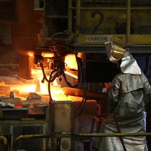 Avec 270 salariés, Ascoval produit des « blooms » (barres d'acier) pour Hayange (430 salariés), qui fabrique ensuite des rails en acier destinés aux principaux réseaux ferrés européens.