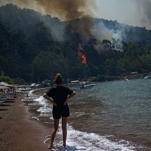 La Turquie fait face à ses pires incendies depuis des décennies. La côte sud, touristique, est particulièrement touchée, comme ici à Marmaris, le 3 août.
