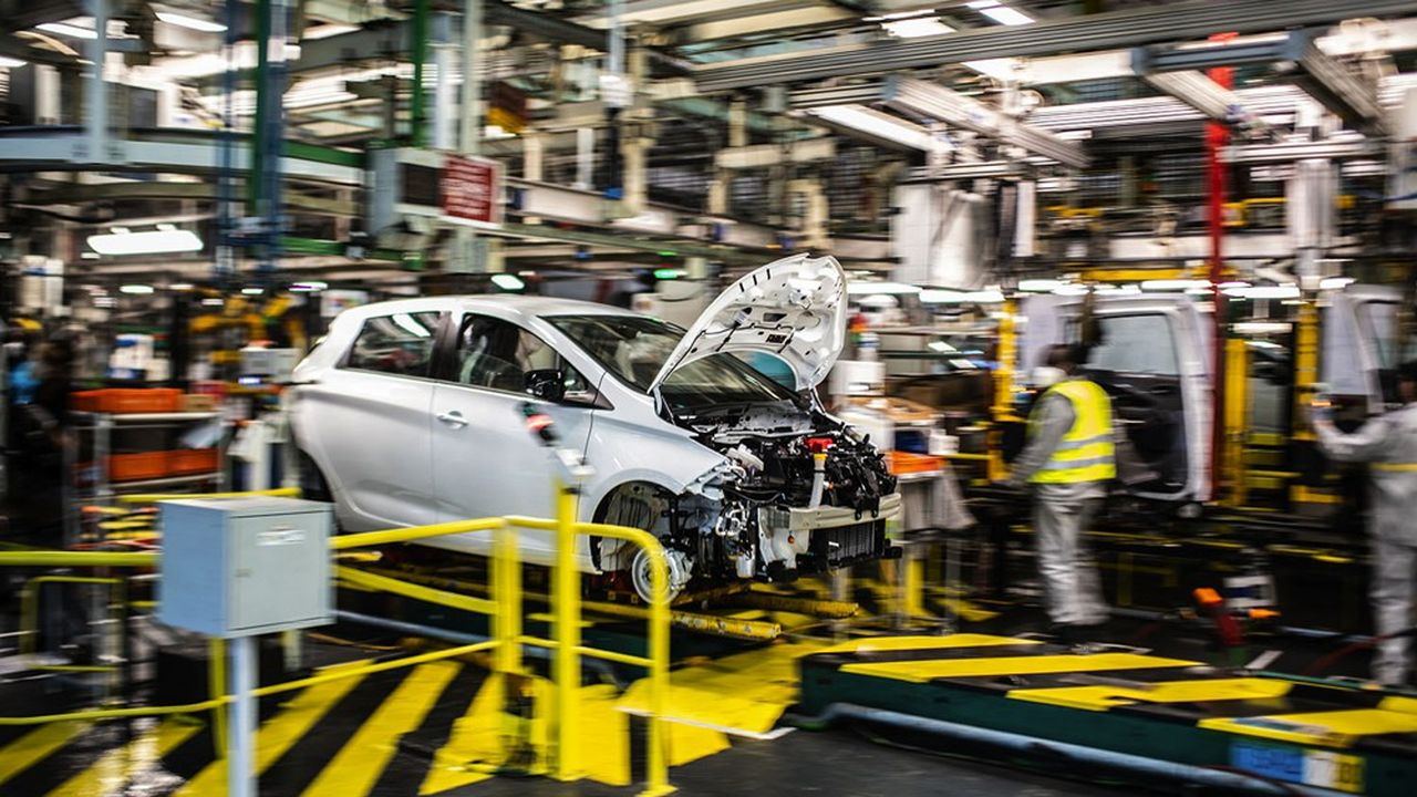 L'arrêt de la production à l'usine emblématique de Renault à Flins en 2024, lorsque la ZOE arrivera en fin de vie, est un nouveau coup dur pour le cluster automobile francilien.