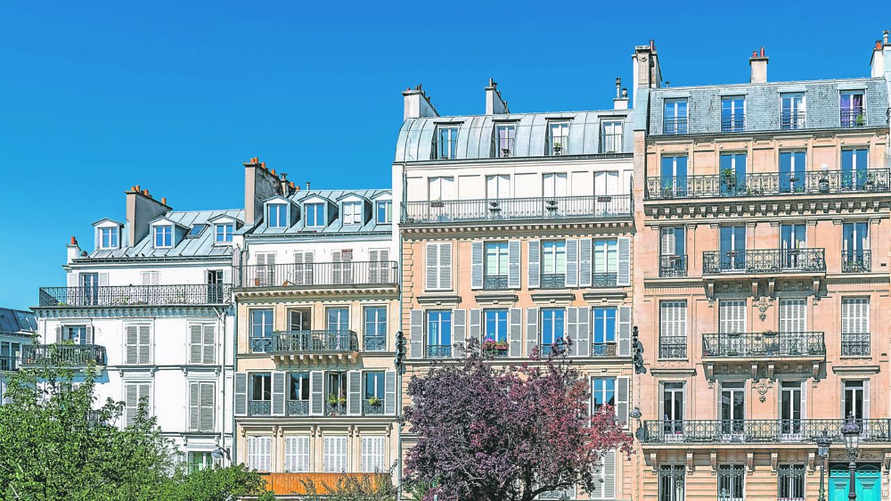 Le Xe arrondissement de Paris conserve son attrait malgré la crise du Covid-19, notamment dans le quartier prisé de la Porte Saint-Denis.