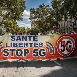 Une manifestation contre la 5G, à Lyon, le 19 septembre 2020.