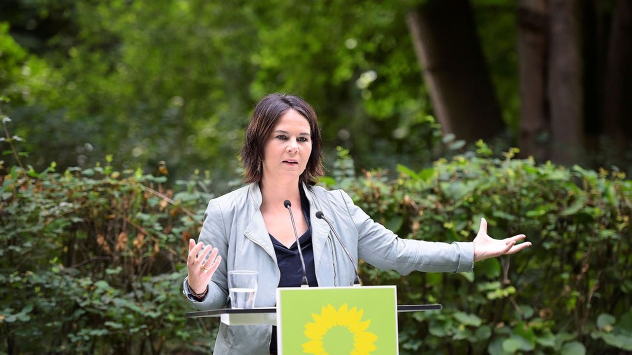 La coprésidente des Verts allemands et candidate à la chancellerie, Annalena Baerbock a présenté le 3 août le programme « immédiat » des Verts pour le climat, futur socle de négociations lors de la future formation d'un gouvernement de coalition.