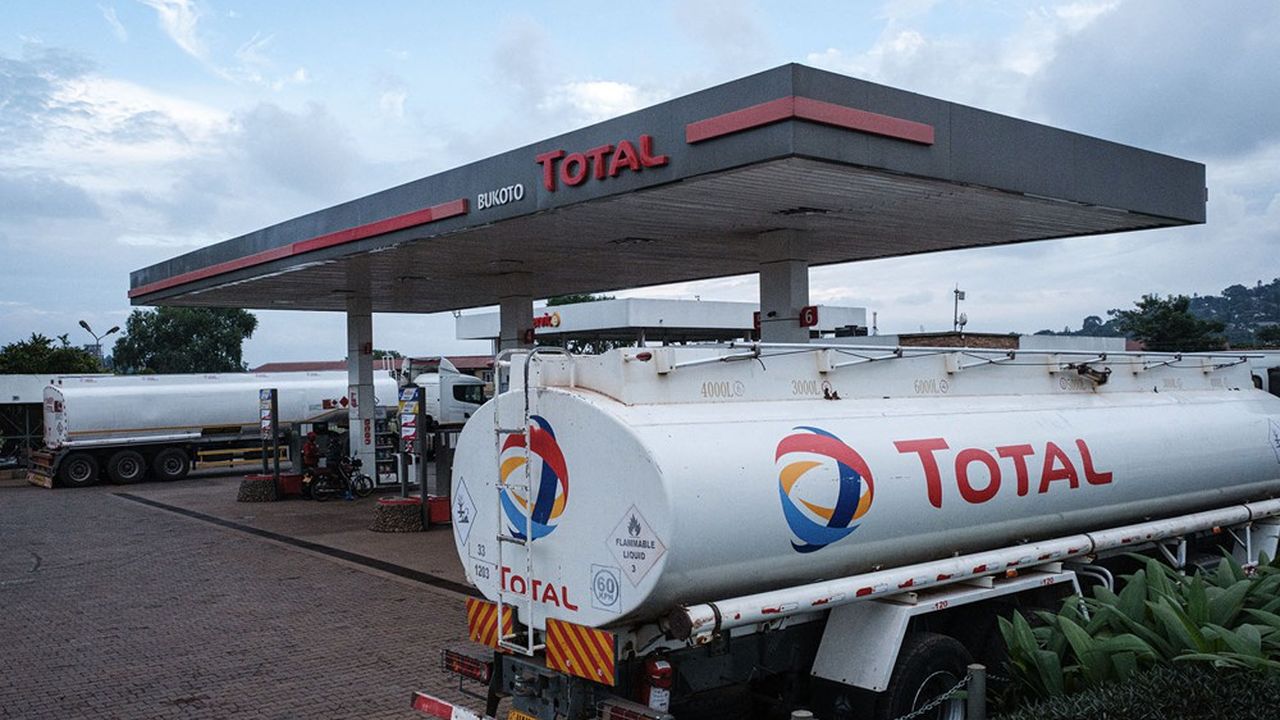 Depuis la découverte de gisement en 2006, Total a décidé de s'implanter en Ouganda pour y développer ses activités et notamment construire un oléoduc de 1.440 kilomètres.