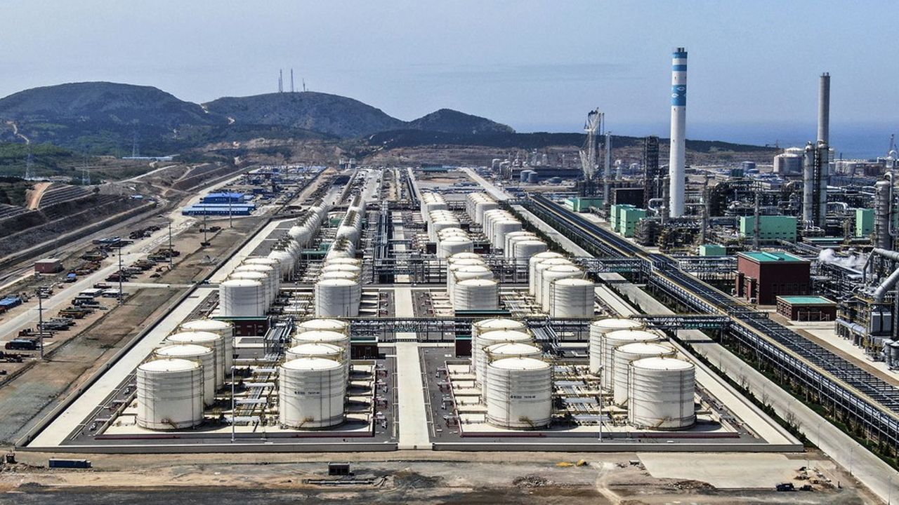 Une raffinerie de pétrole à Dalian en Chine.