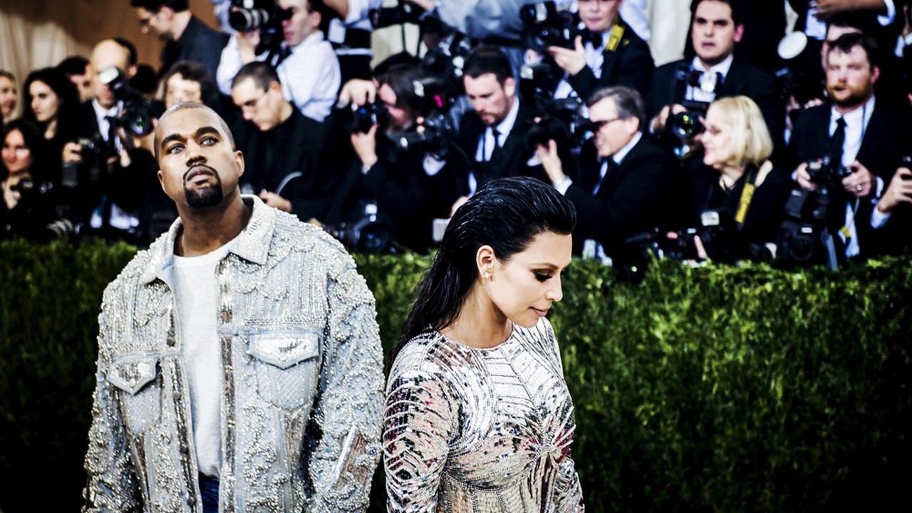 Après des mois de spéculations de la part des magazines people, Kim Kardashian, 40 ans, a annoncé officiellement en février 2021 sa demande de divorce d'avec son mari Kanye West, 43 ans.