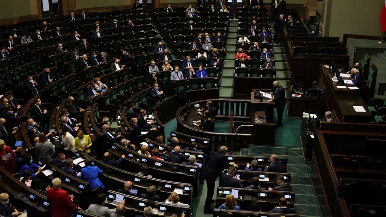 Les députés polonais ont voté tard mercredi la loi sur la radiodiffusion qui empêcherait les entreprises non européennes de posséder un radiodiffuseur polonais