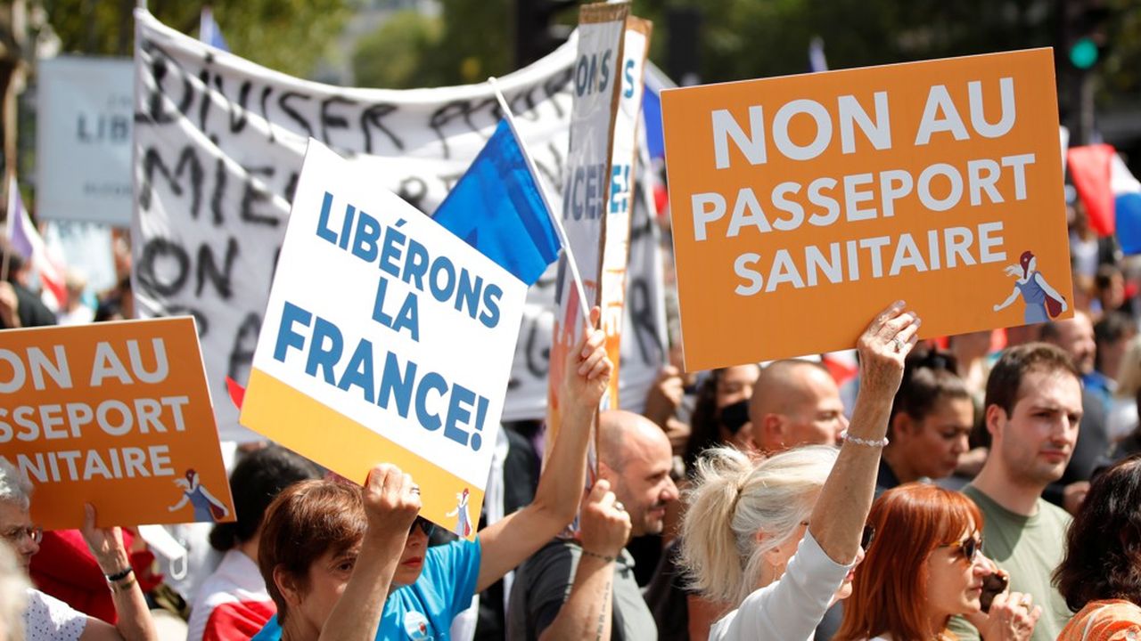 Rassemblement des Patriotes le 31 juillet à Paris devant le ministère de Santé pour protester contre le passe sanitaire.