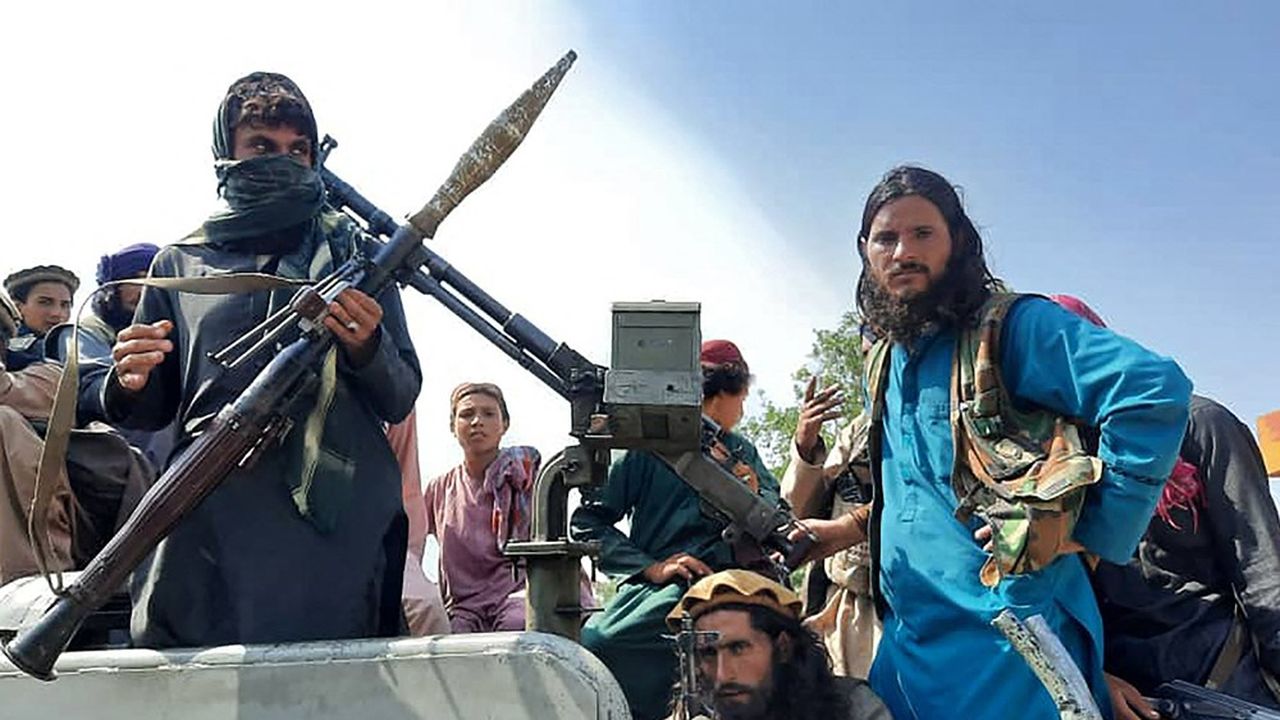 Des talibans dans la province de Laghman, à quelques dizaines de kilomètres à l'est de Kaboul, dimanche.