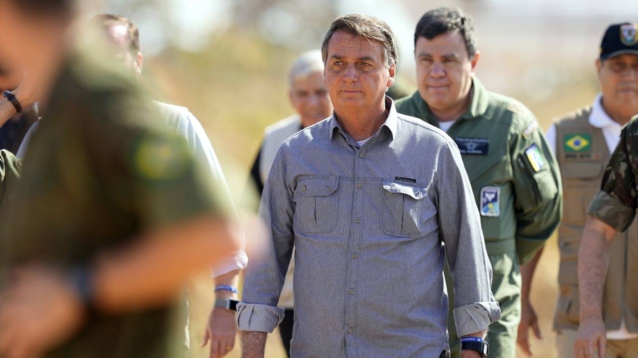 Jair Bolsonaro participe au défilé militaire annuel, le 16 août 2021.