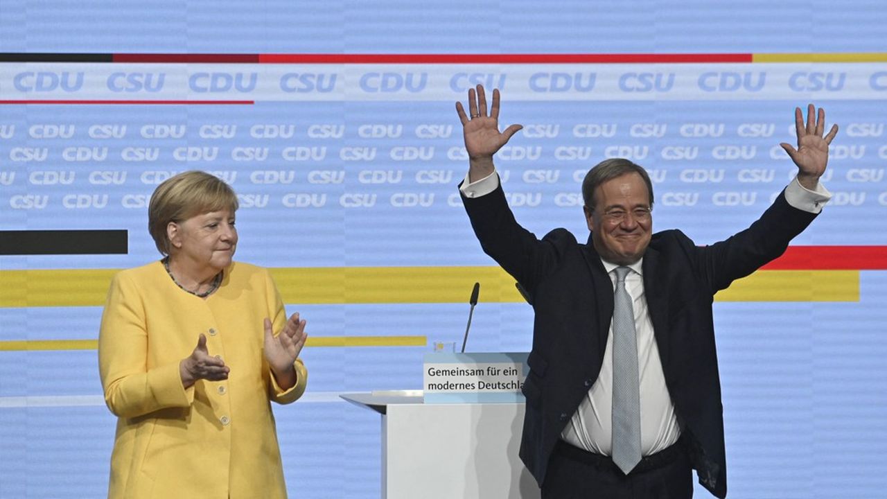 Restée jusqu'alors en retrait de la lutte fratricide pour sa succession à la tête de la CDU, Angela Merkel est venue samedi au secours d'Armin Laschet.