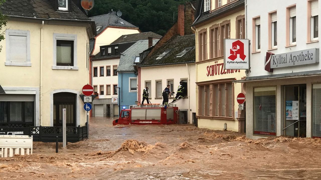 Les inondations qui ont frappé l'Allemagne et la Belgique ont fait plus de 200 morts et coûté des milliards d'euros.