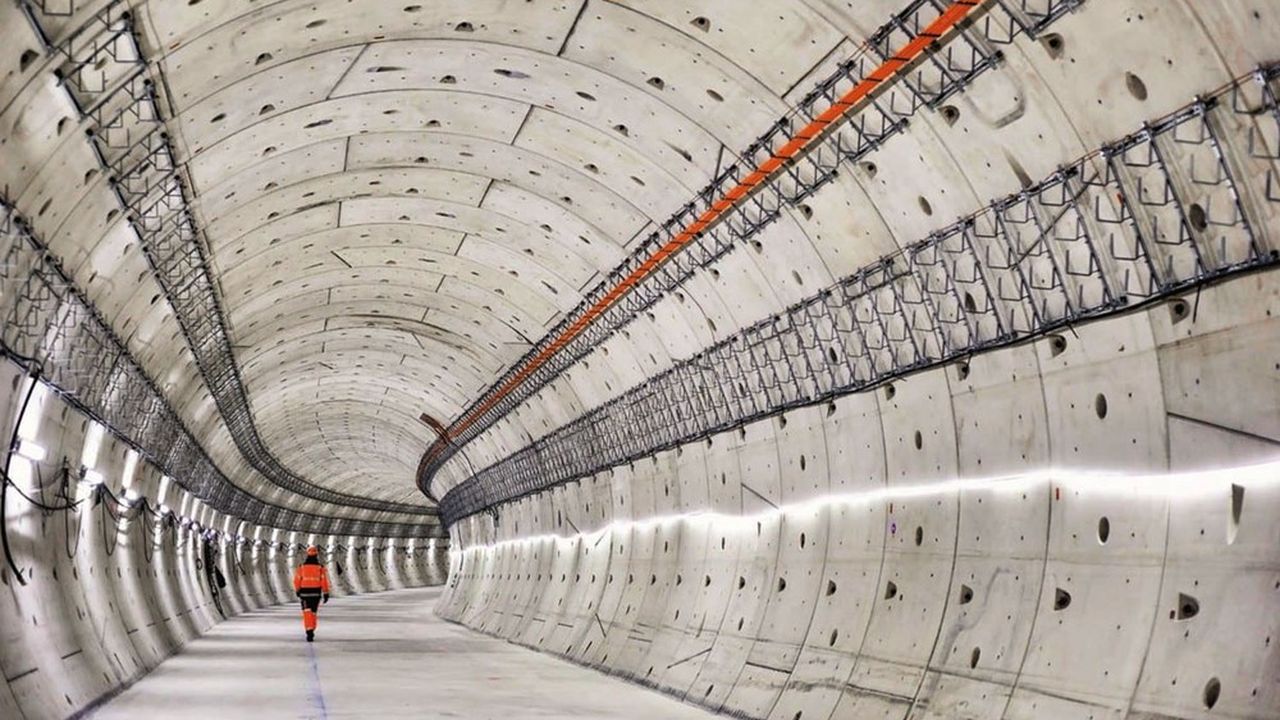 Comparé à 2017, l'année du dernier congrès de l'association française des tunnels, le chiffre d'affaires du secteur en France a quadruplé en y incluant les ouvrages de génie civil connexes, pour passer d'environ un à quatre milliards d'euros par an.