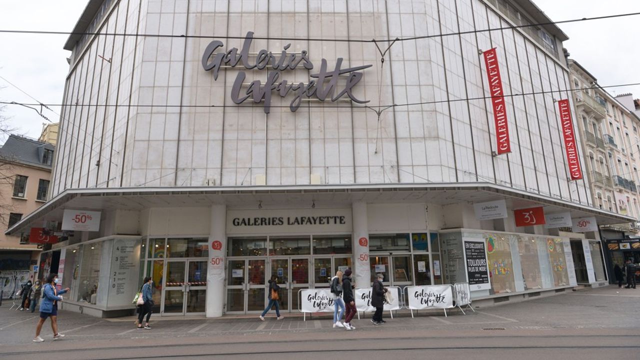 Les sept grands magasins Galeries Lafayette (ici celui de Grenoble) ont tous des emplacements de premier plan en hyper-centre-ville.