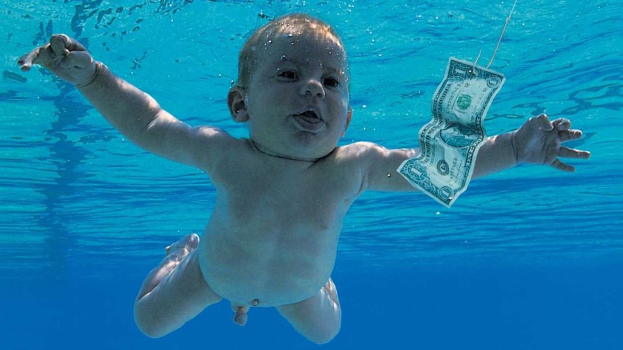 Spencer Elden, le bébé de l'album de Nirvana a été photographié à l'âge de quatre mois. Il n'aurait jamais touché d'argent pour cette photo devenue iconique.
