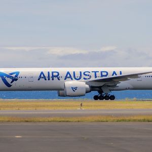 Dans le communiqué commun diffusé le 17 août par Air Austral et Corsair, il est seulement question d'un « projet de coopération commerciale » en préparation, qui « préserve l'identité et l'indépendance des deux compagnies ».