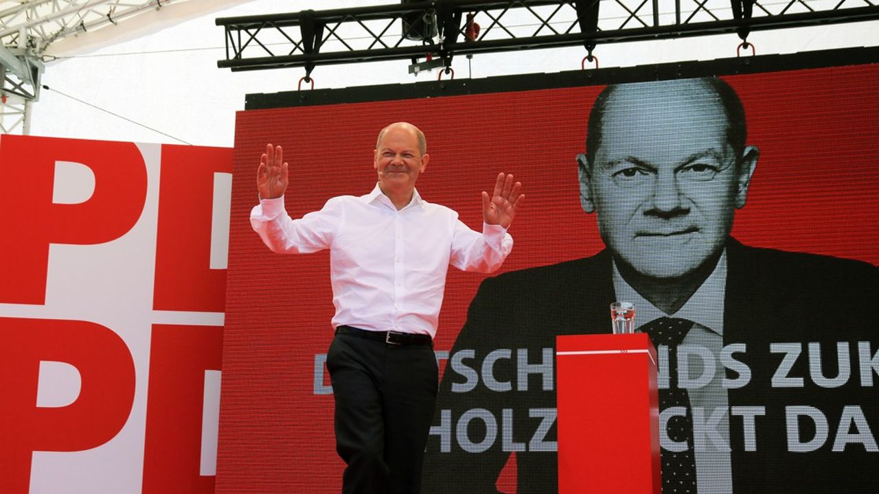 Si l'élection à la chancellerie était directe, Olaf Scholz engrangerait 41 % des voix, contre 16 % pour le chrétien-démocrate Armin Laschet (CDU-CSU) et 12 % pour l'écologiste Annalena Baebock.
