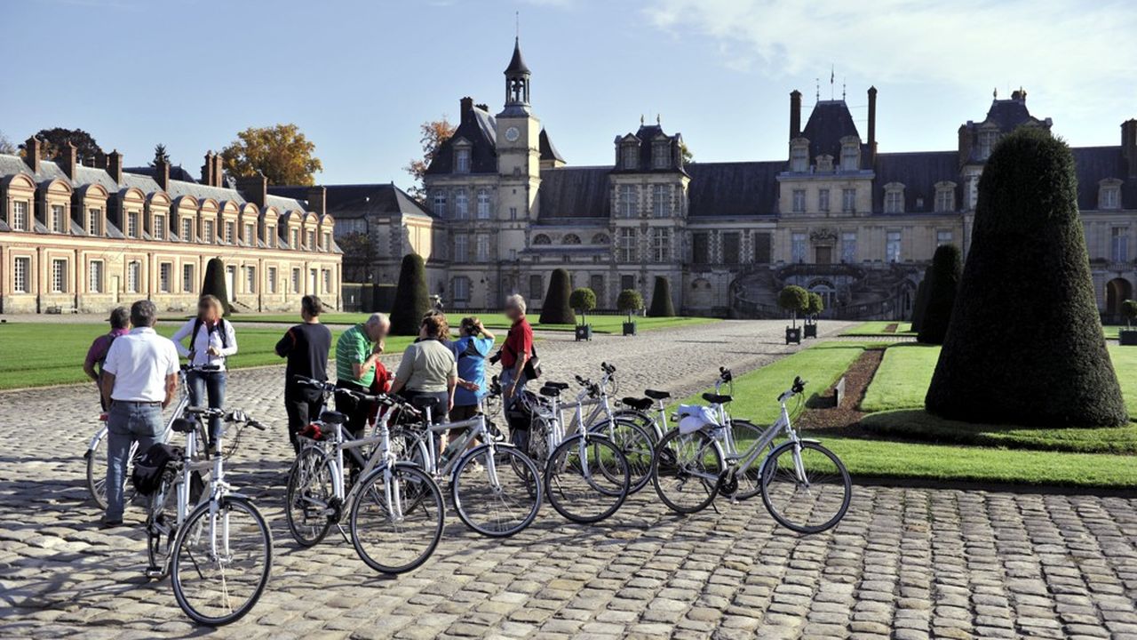 Fontainebleau, avec son château et sa forêt, attire de nombreux Parisiens. Encore plus depuis les confinements.